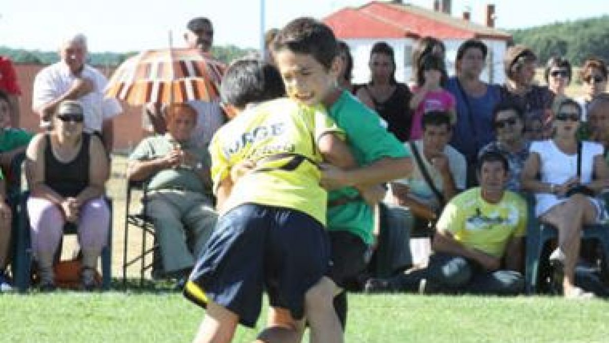 Jorge Fernández y Javier Alvarado en la gran final de los benjamines de ligeros.