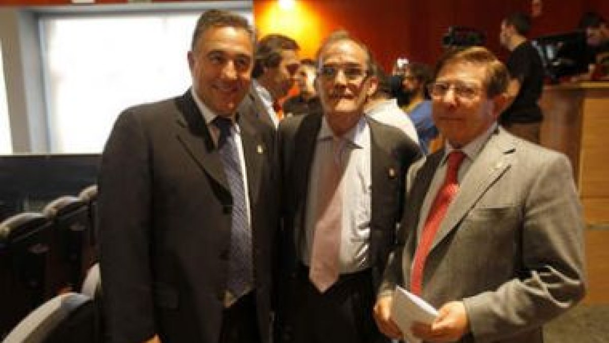 El dirigente ponferradino, José Fernández, el presidente de la Federación de Castilla y León, Marcel