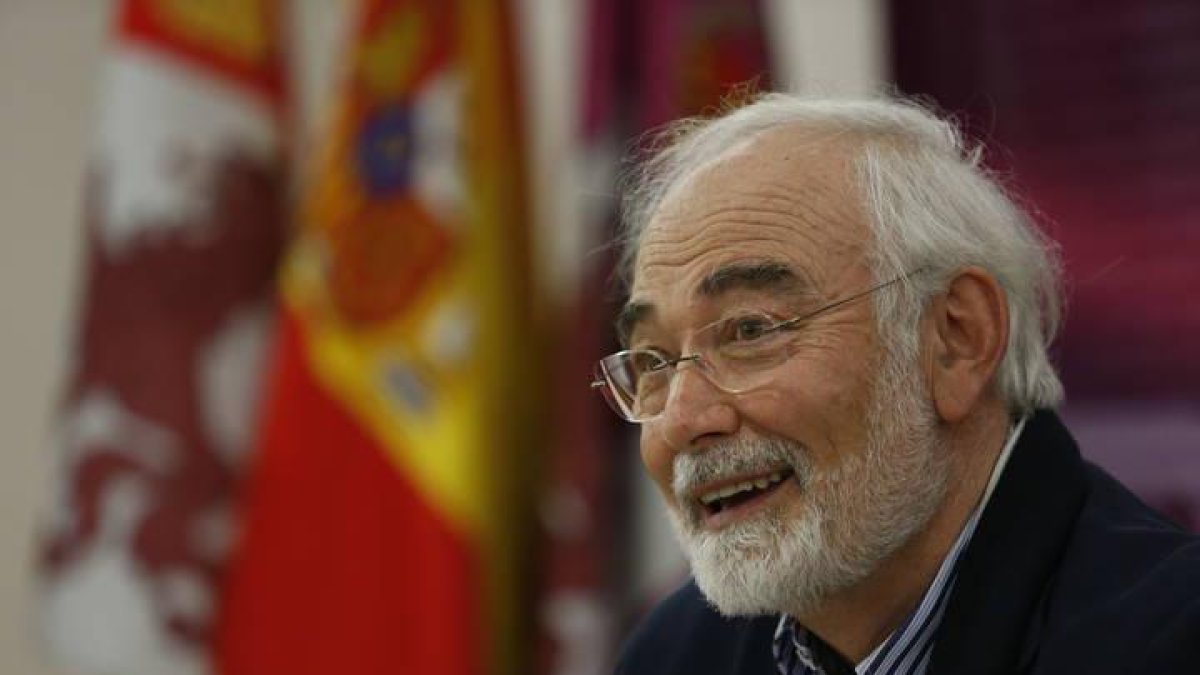 El escritor leonés Juan Pedro Aparicio