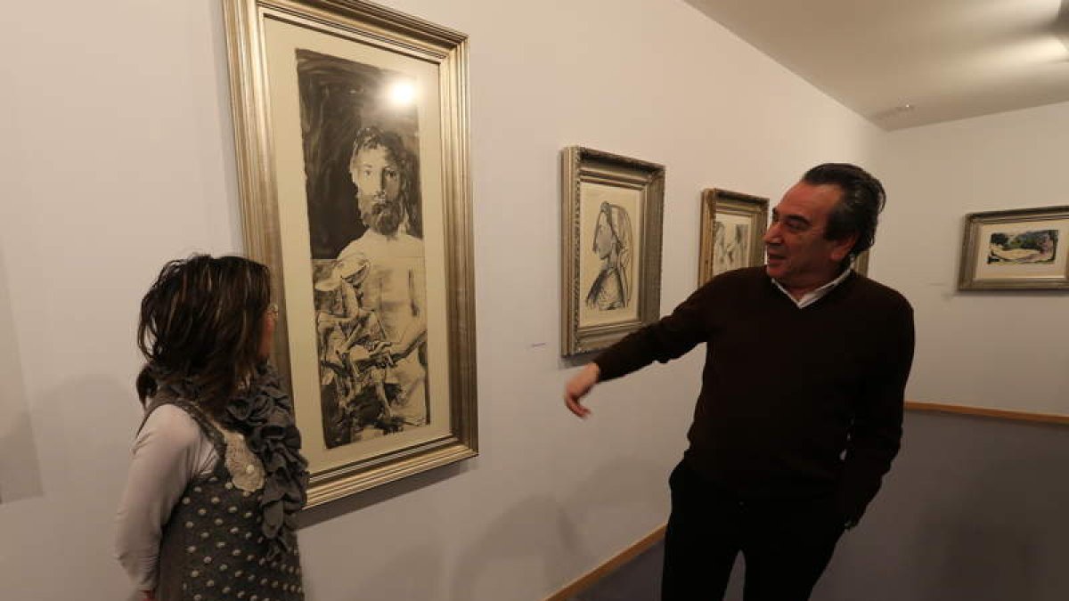 Ana Vega y José Luis Tabernero, ayer en la exposición.