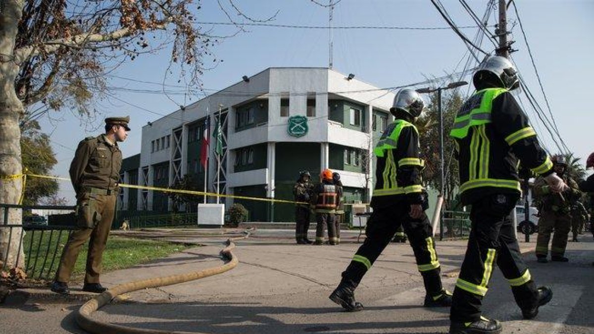 El sitio de la explosion de un paquete bomba en Chile.