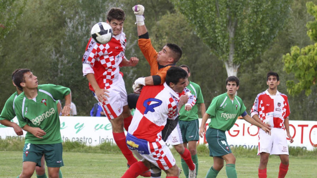 El equipo arlequinado mostró una esperanzadora mejoría frente al Deportivo en tierras coruñesa.