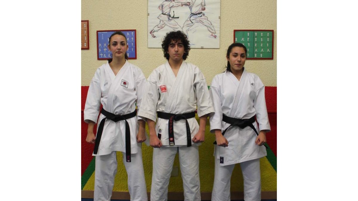 Sandra, Fernando, Alba y Camino, de izquierda a derecha, alumnos del maestro Manuel Ortega.