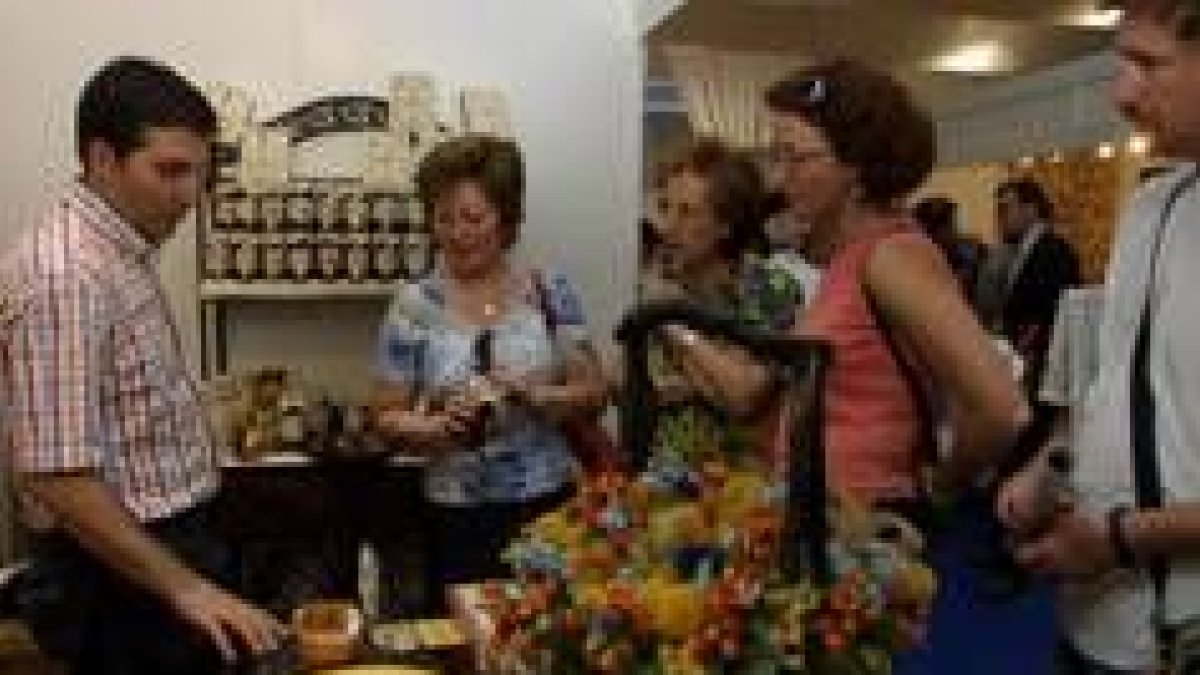 Un grupo de mujeres, en una de las presentaciones realizadas ayer en la Feria de Agroturismo