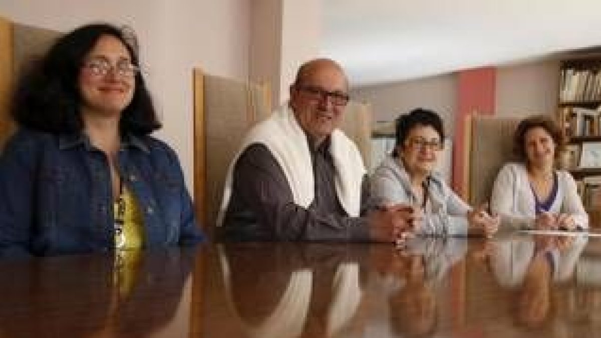 Rodríguez se reunió con la asociación de vecinos de Puente Castro