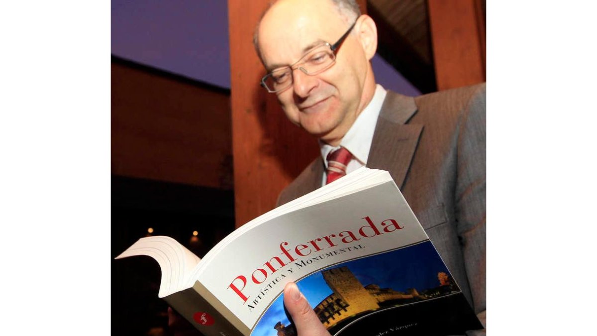 Vicente Fernández Vázquez, tras la presentación del libro.
