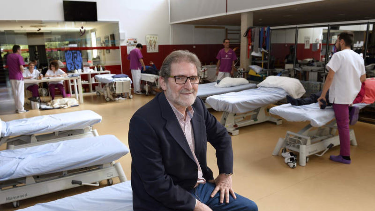 El director general de Aspaym, el leonés Julio Herrero, en las instalaciones de Valladolid. NACHO GALLEGO