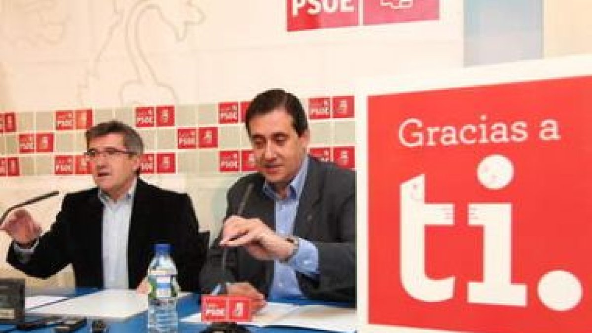 Francisco Fernández presentó la campaña acompañadao por Miguel Ángel Fernández Cardo.
