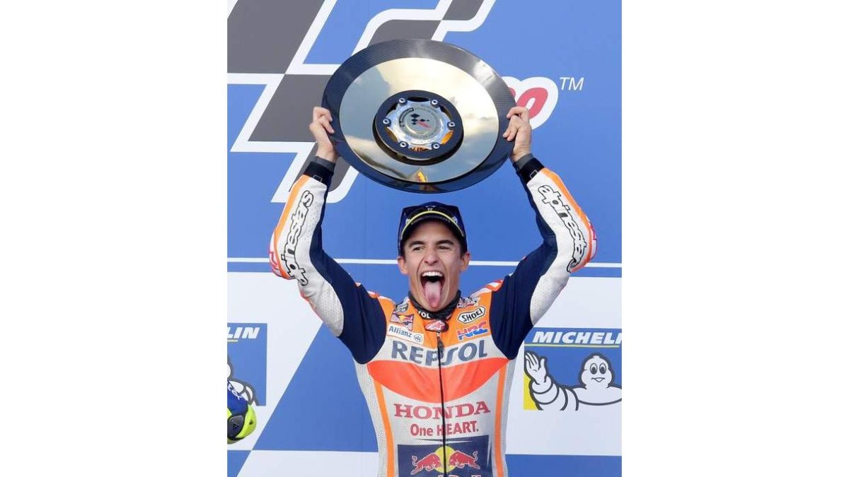 Marc Márquez festeja su gran triunfo en Australia. NEAMY