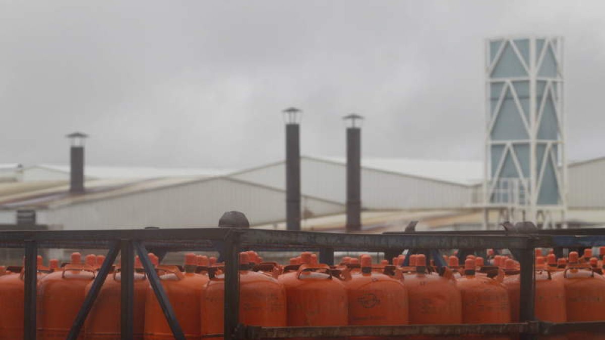 Descenderá la parte regulada de la luz o el gas.