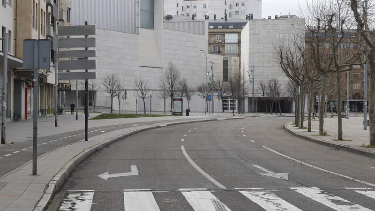 Pasos de cebra en Reyes Leoneses. RAMIRO