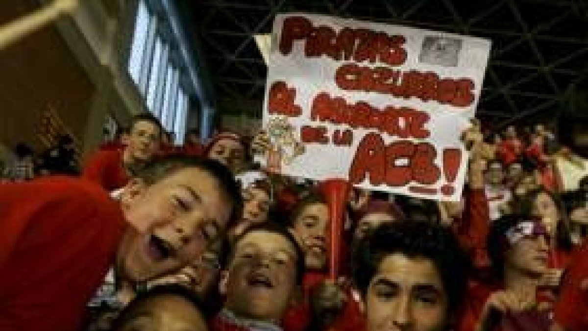 Las gradas del Palacio registraron un aspecto imponente en el quinto y decisivo partido del ascenso