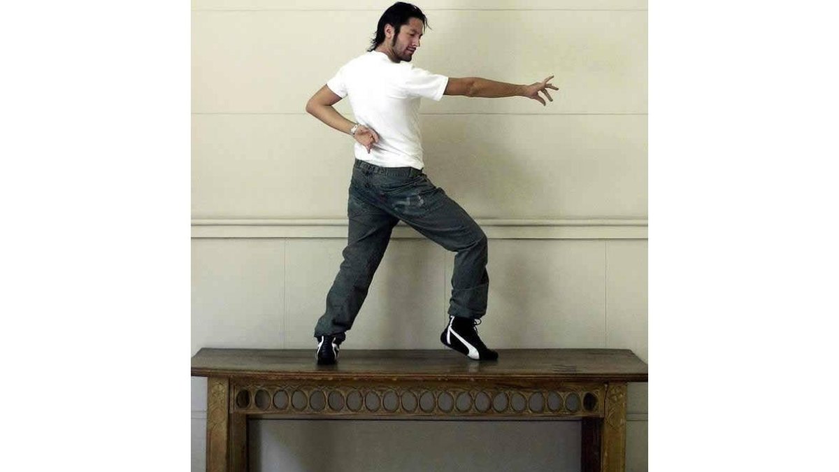 El bailarín y coreógrafo granadino Rafael Amargo desembarca hoy en el Auditorio Ciudad de León con un espectáculo minimalista en el que intentará llenar el escenario únicamente con su talento.