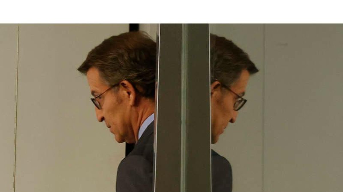 Núñez Feijóo, en la sede del PP para pronunciar una declaración oficial sobre la sedición. JAVIER LIZÓN
