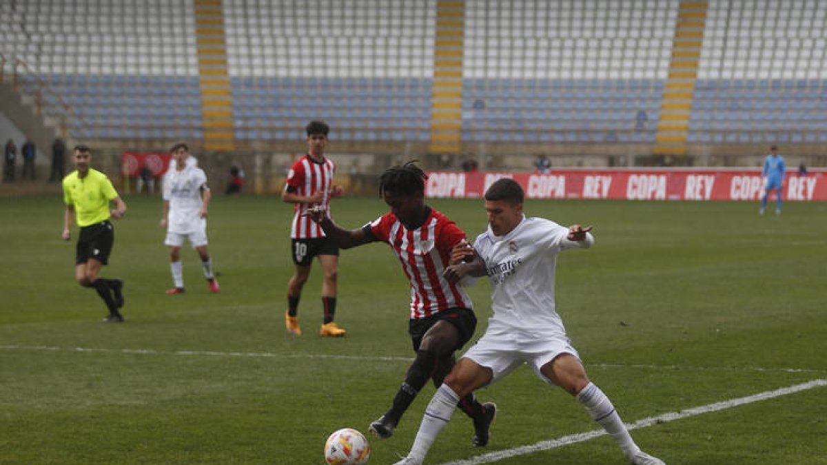Partido de Copa del Rey juvenil Athletic de Bilbao - Real Madrid. F. Otero Perandones.