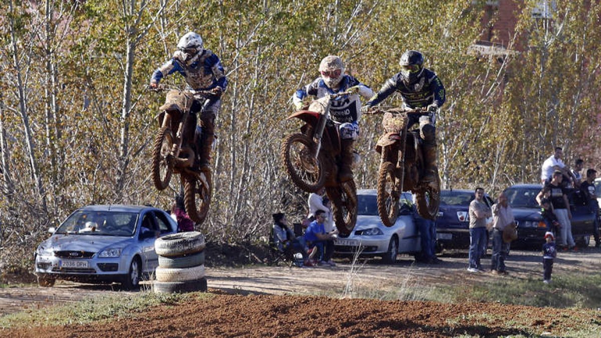 El Campeonato de Castilla y León citó en el circuito Las Eras a los mejores pilotos de la Comunidad en motocross y quadcross. MARCIANO