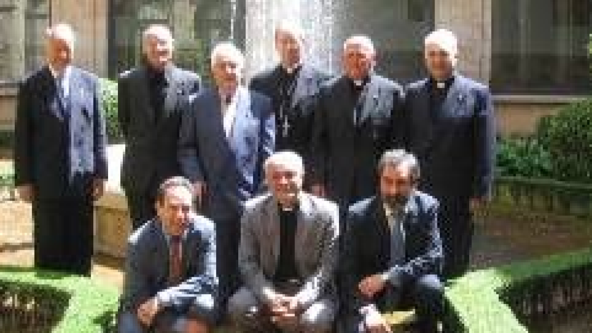 El obispo de Astorga y los sacerdotes homenajeados durante la celebración