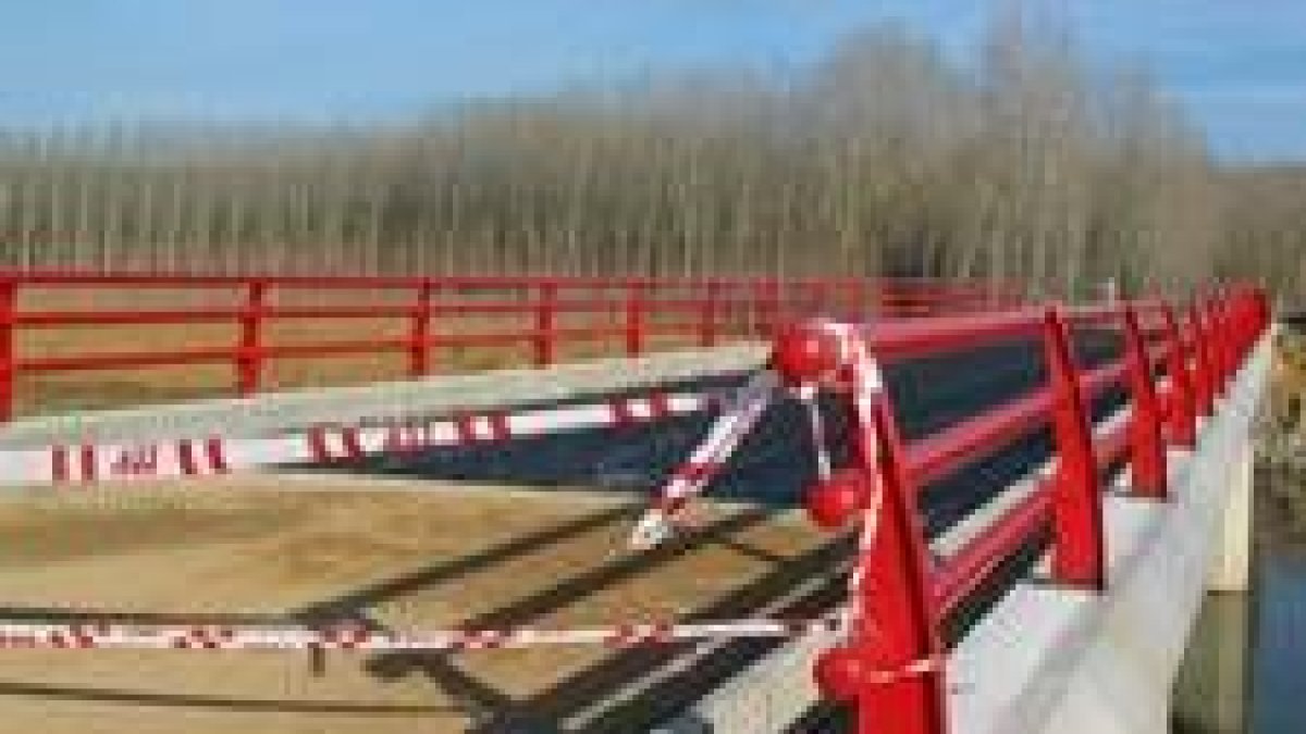 Aspecto que ofrecen las obras del nuevo puente de la localidad de Villamol en la comarca de Sahagún
