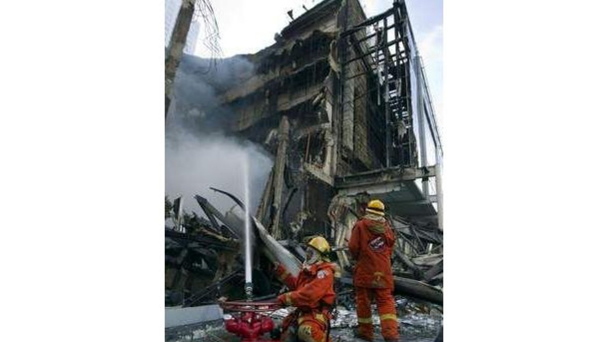 Trabajo en un incendio en un centro comercial.