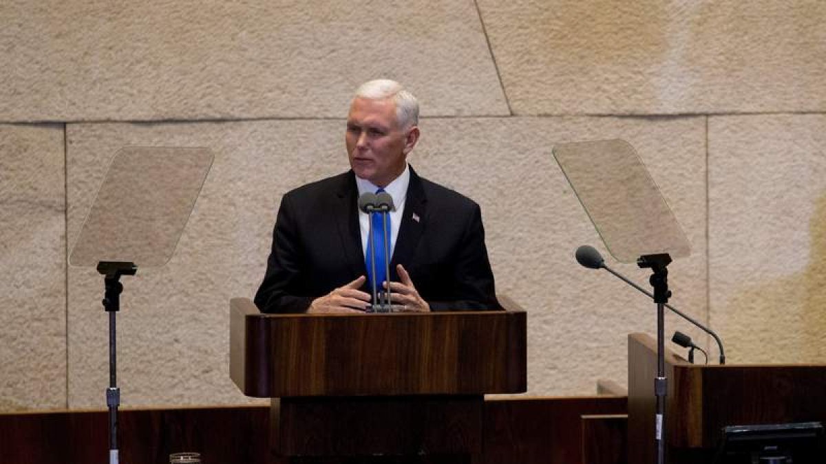 El vicepresidente de EE UU, Mike Pence, pronuncia un discurso ante el Parlamento israelí. ARIEL SCHALIT