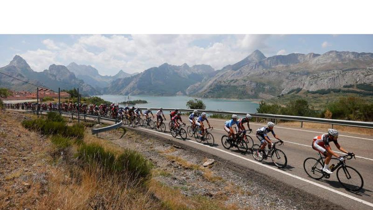La Vuelta Ciclista a León 2016 reunirá en su 27ª edición a las mejores escuadras élite y sub-23 españolas. La carrera dará comienzo el 19 de julio.