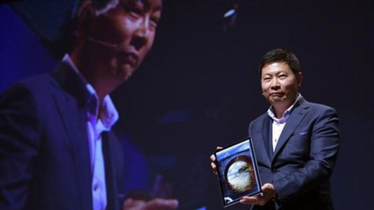 Richard Yu, de la compañia china Huawei, en la presentación del Matebook en el Mobile World Congress.