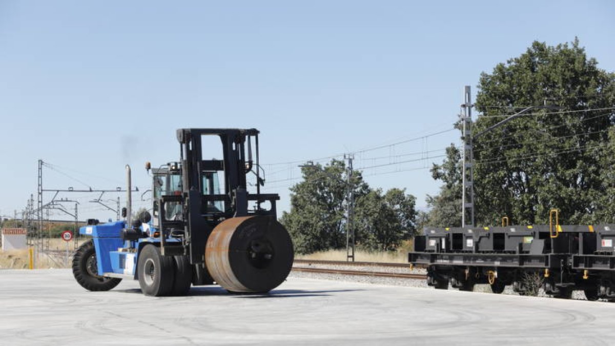 Instalaciones de una de las empresas ubicadas en el polígono de Villadangos. RAMIRO