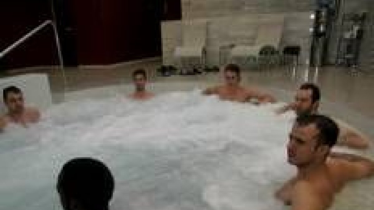 Panadero, Rocchia y López Valera, de frente, con Jeffers de espaldas junto a Larragán y Dani García