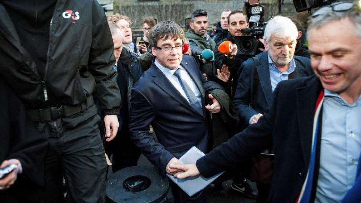 El expresidente de la Generalitat de Cataluña, Carles Puigdemont, tras su discurso en inglés en la Universidad de Copenhague. RAMÍREZ