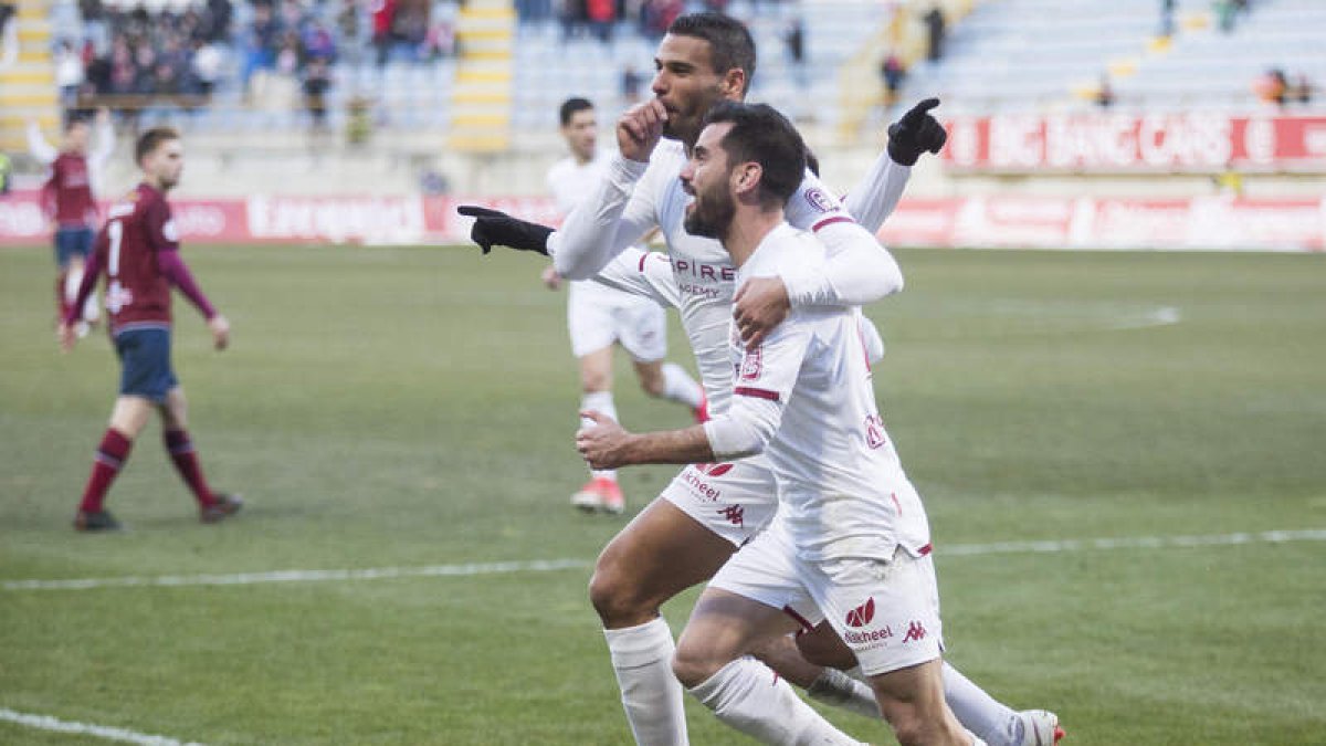 Los dos goles de Aridane mantiene a la Cultural en el grupo de cabeza de la tabla clasificatoria del Grupo I de la Segunda División B. FERNANDO OTERO0