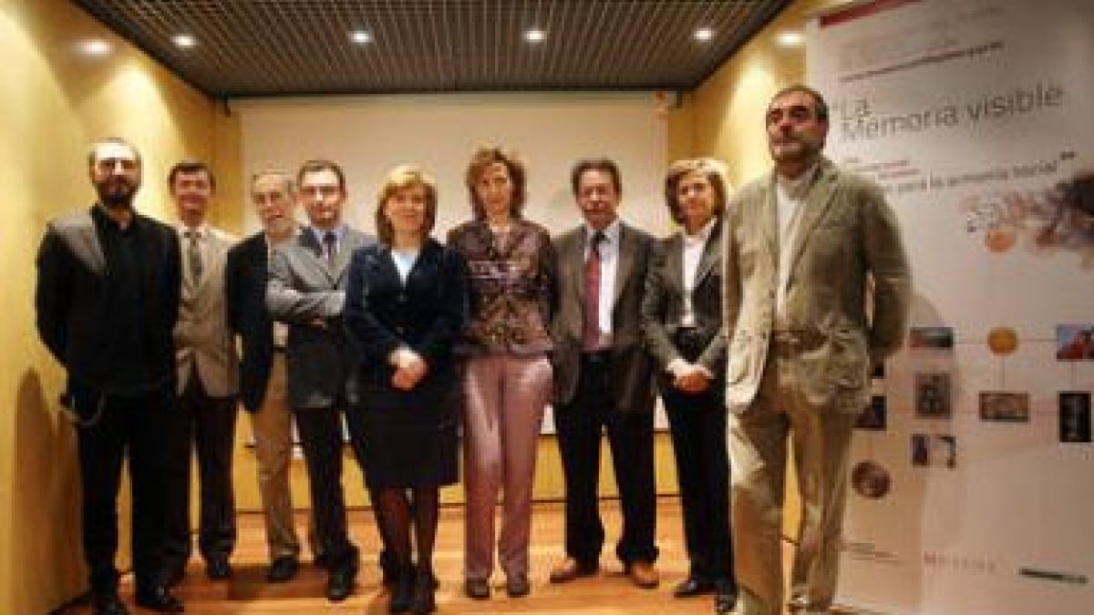 Imagen de archivo de la consejera de Cultura, María José Salgueiro, con los directores de los museos