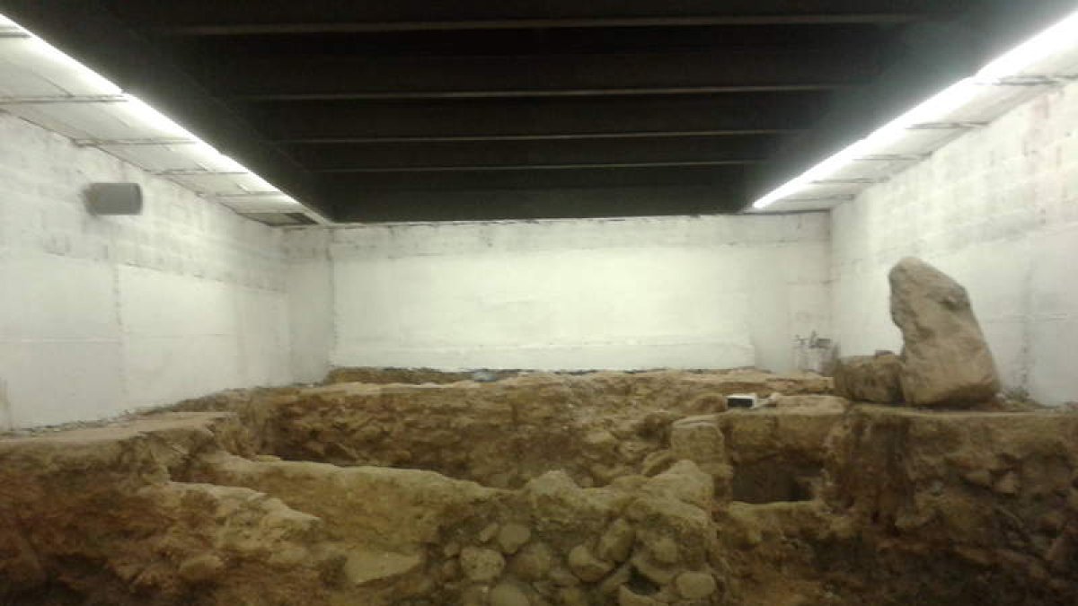 Vista de la nueva cripta: el techo de la misma corresponde al suelo de la histórica casona.