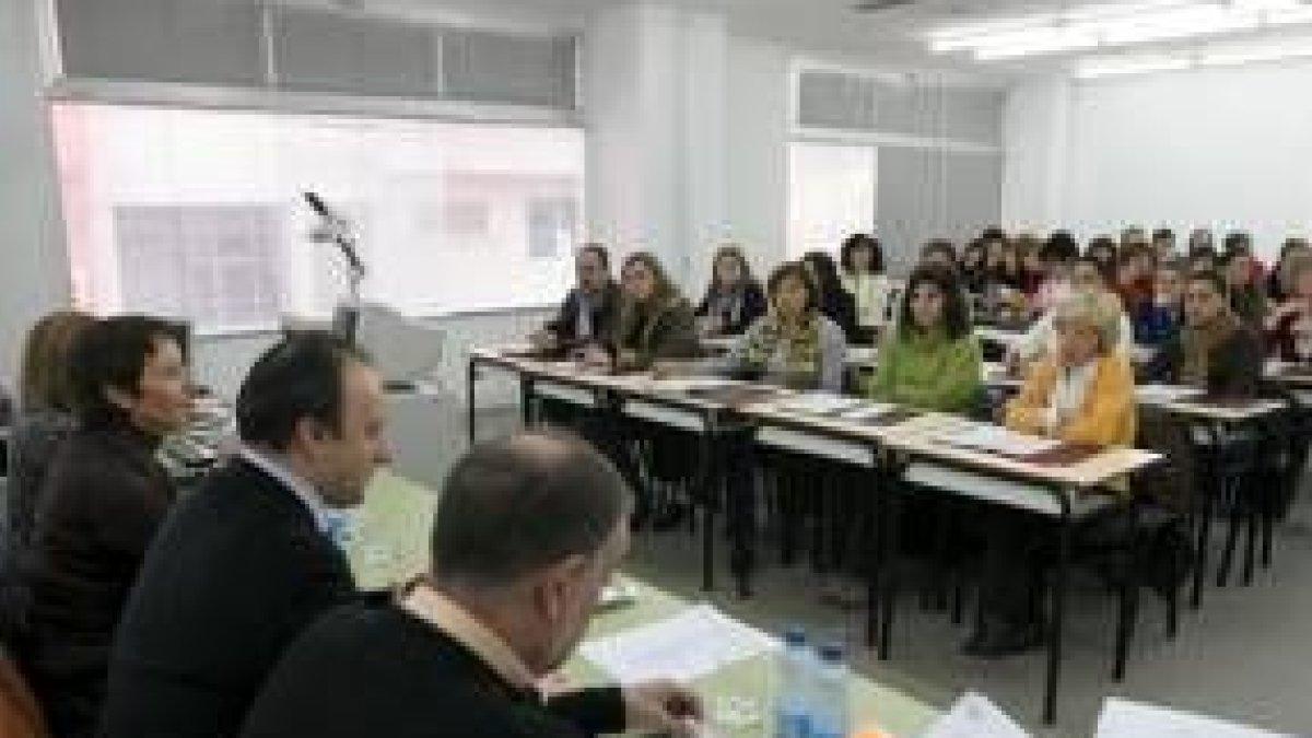 Un centenar de personas se han matriculado en este curso organizado por Alzhéimer Bierzo