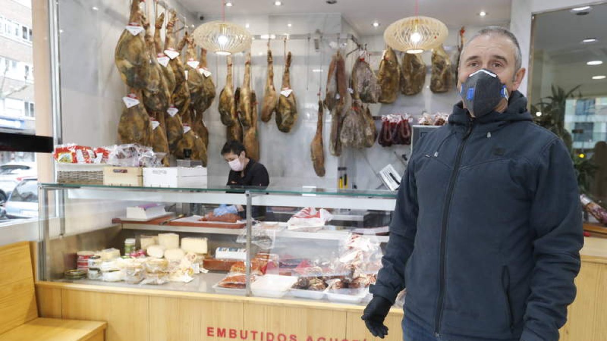 María Álvarez, tras salir de la compra.
