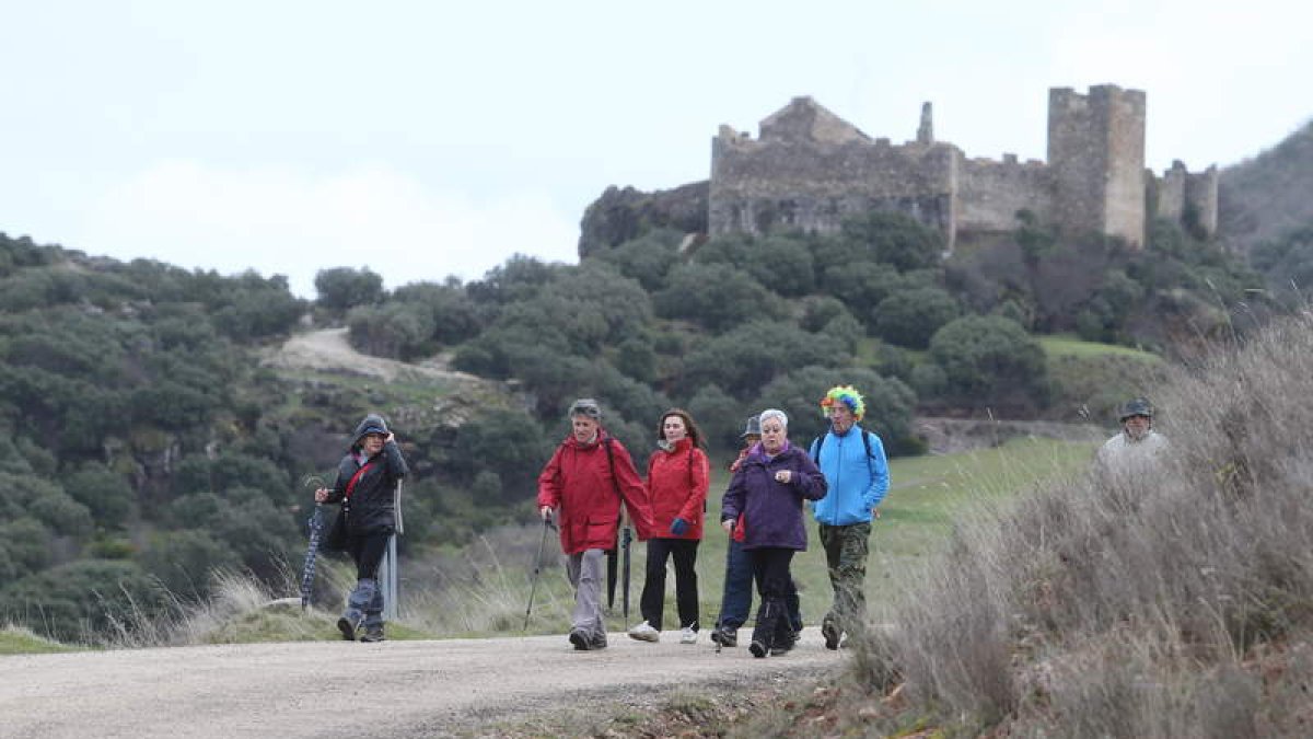 La afluencia de peregrinos por el Camino de Invierno es cada vez mayor. ANA F. BARREDO