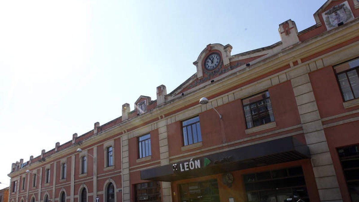 Esta noche, a las 21.00, volverá a iluminarse la estación.