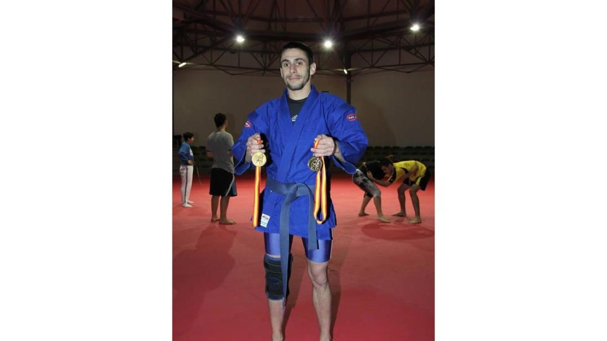 El luchador Ángel Carrizo.