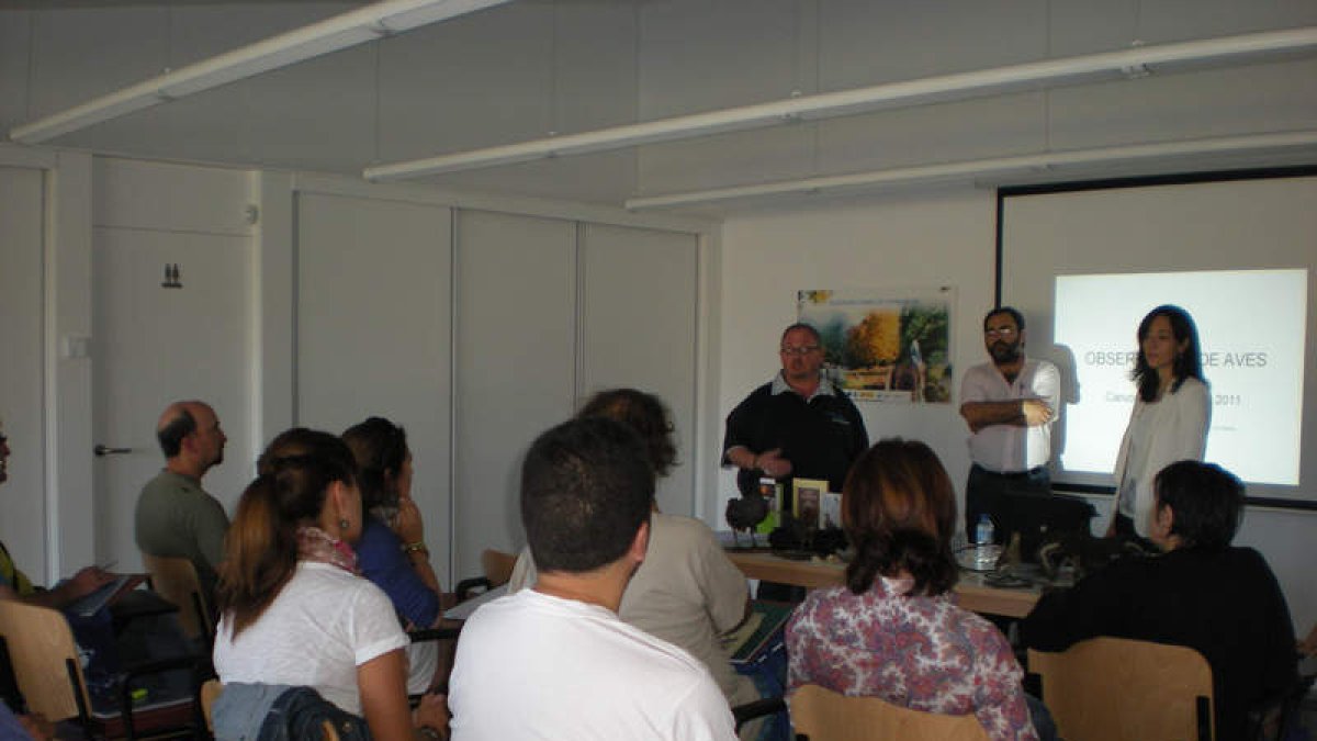 Algunos de los alumnos que participan en el curso que arrancó ayer en Carucedo.
