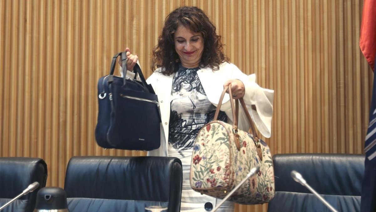 La ministra de Hacienda, María Jesús Montero, en la Comisión de Hacienda del Congreso de los Diputados.