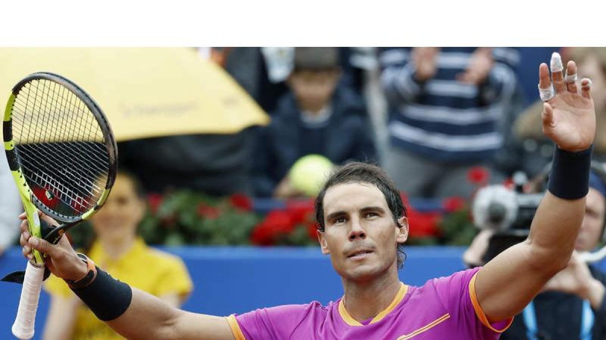Rafa Nadal celebra su victoria por 6-1 y 6-2 frente al brasileño Rogerio Dutra Silva. ANDREU DALMAU