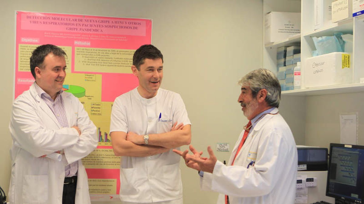 Bermejo, Eiros y Lejarazu, los responsables del Centro Nacional de la Gripe en Valladolid.