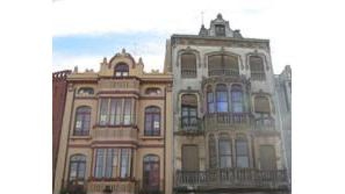 Las clásicas balconadas de las edificaciones forman parte del patrimonio de la ciudad