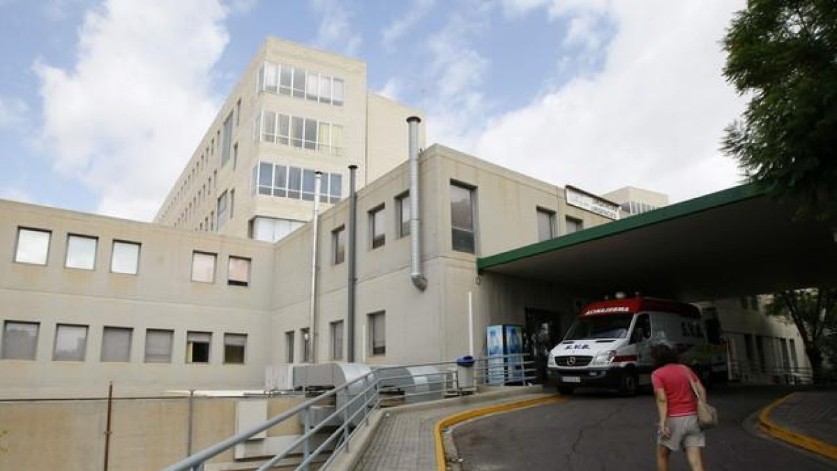 Entrada de Urgencias del Hospital de Alicante.