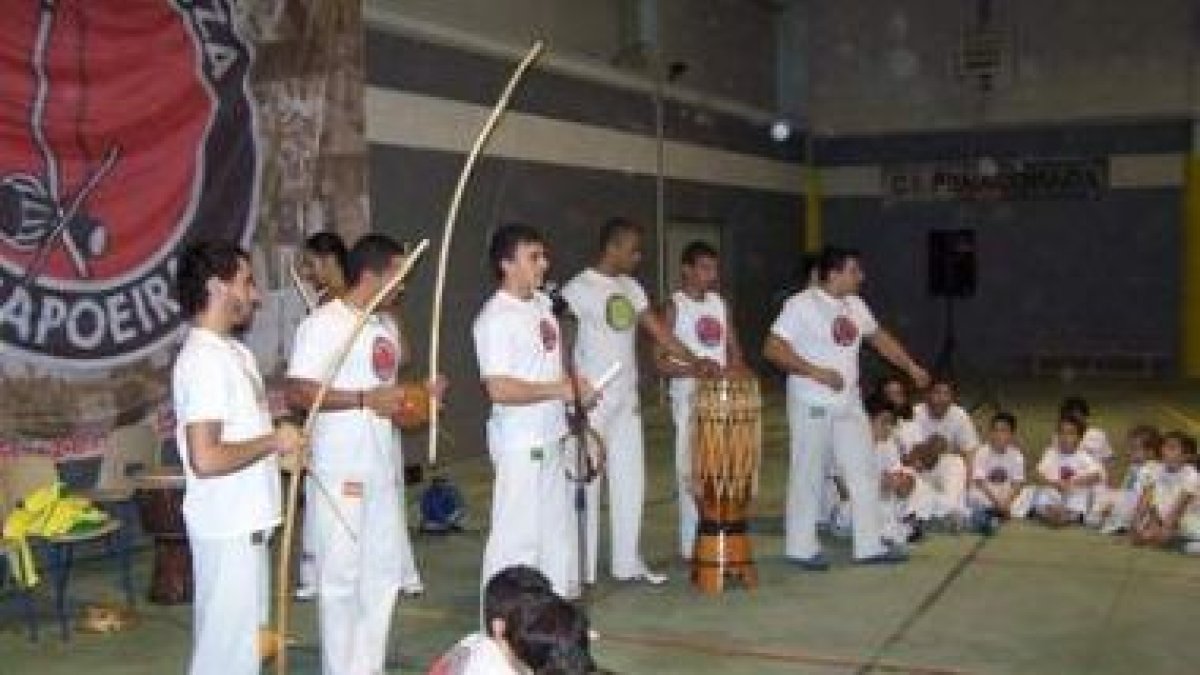 El polideportivo del Colegio Internacional Peñacorada fue una auténtica fiesta de capoeira.