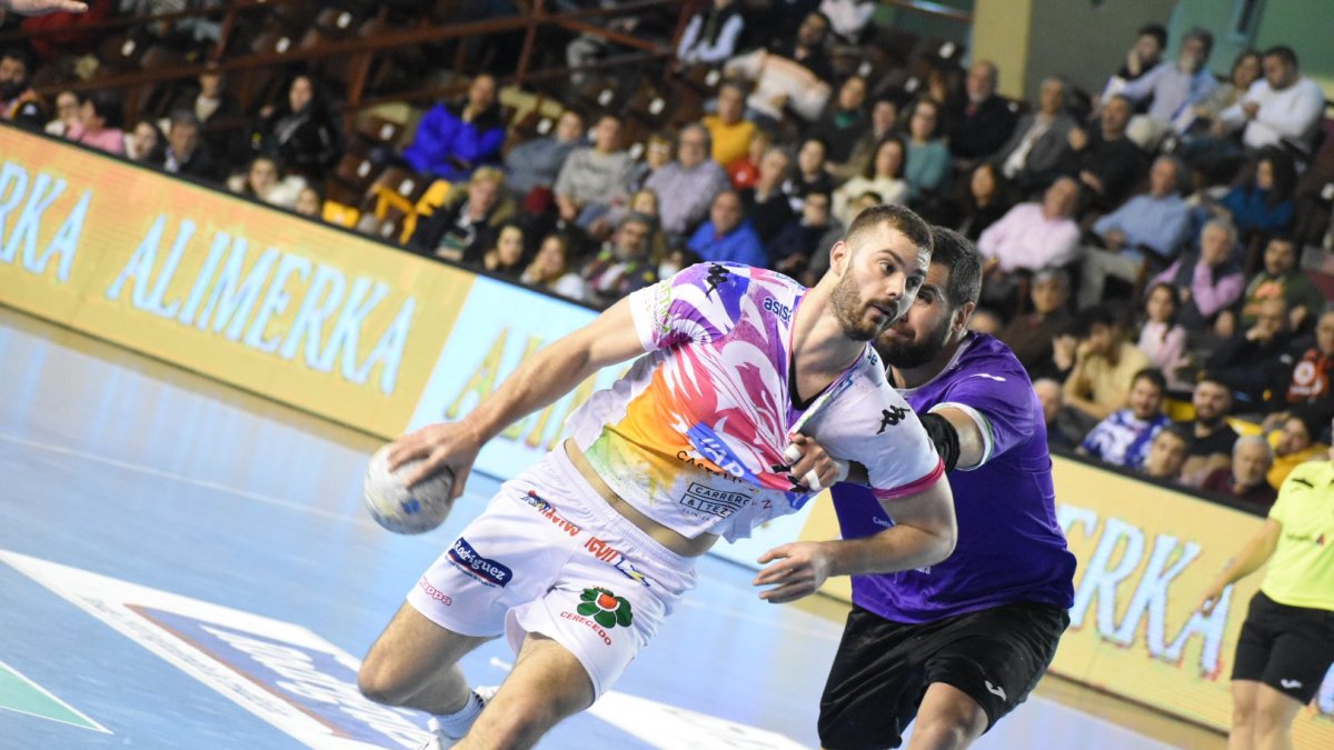 El Ademar pierde contra Guadalajara 32-33. ADEMAR