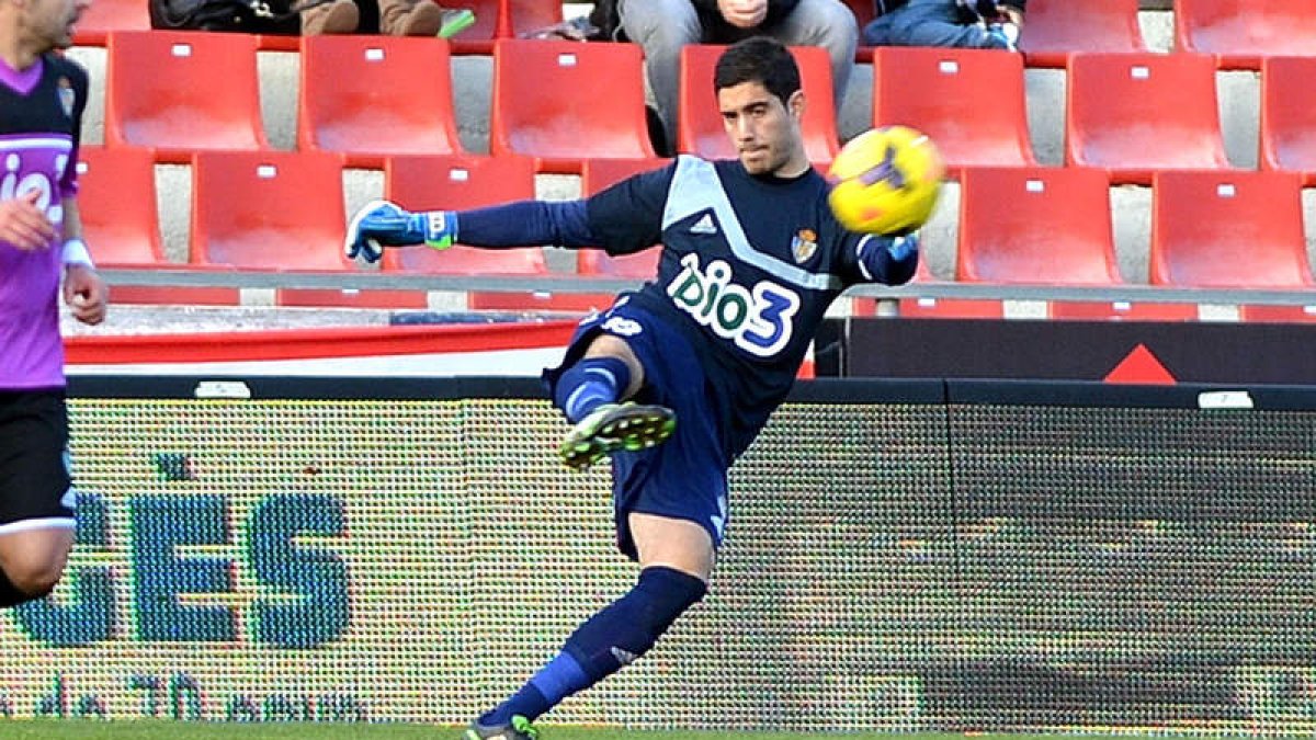 Santamaría, en el partido ante el Girona en Montilivi.