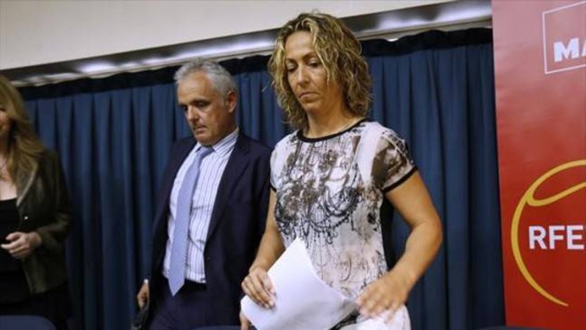 Gala León y José Luis Escañuela, en su última rueda de prensa en la sede del COE la pasada semana.