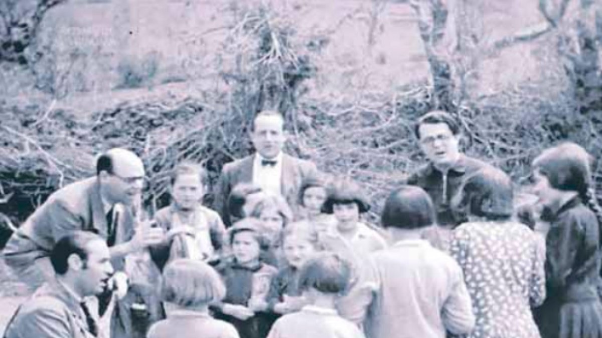 Captura de la
película
‘Estampas’
de J. Val de
Omar.
Fotoggrafía
de Valls en
Misiones
Pedagógicas