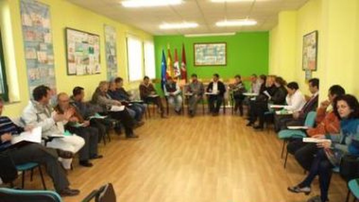Imagen de la asamblea de Mansurle celebrada ayer en su sede de Valencia de Don Juan.