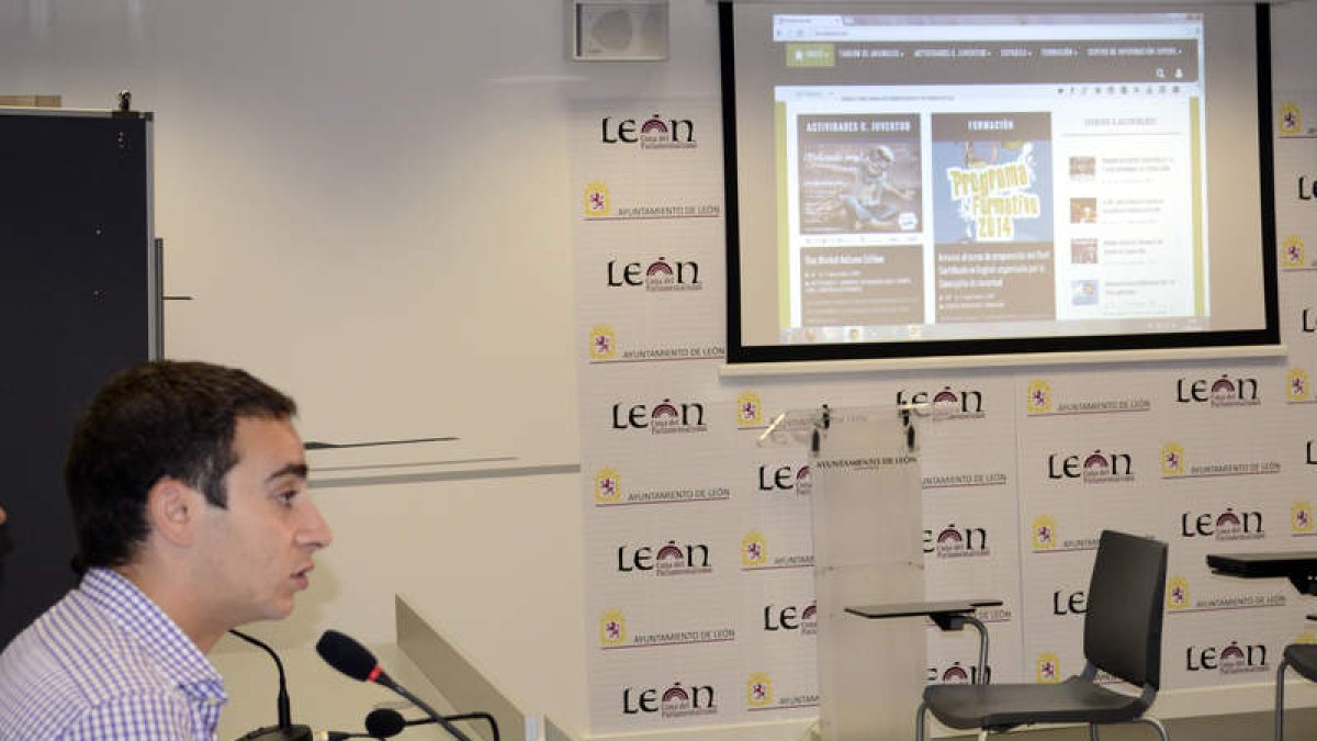 El edil de Juventud, Miguel Ángel Alonso, ayer en un momento de la presentación.